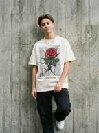 T-Shirt Streetwear "Concrete Bloom" — Off-White Oversize Oversize Streetwear T-Shirt – Detailansicht | StilWerk