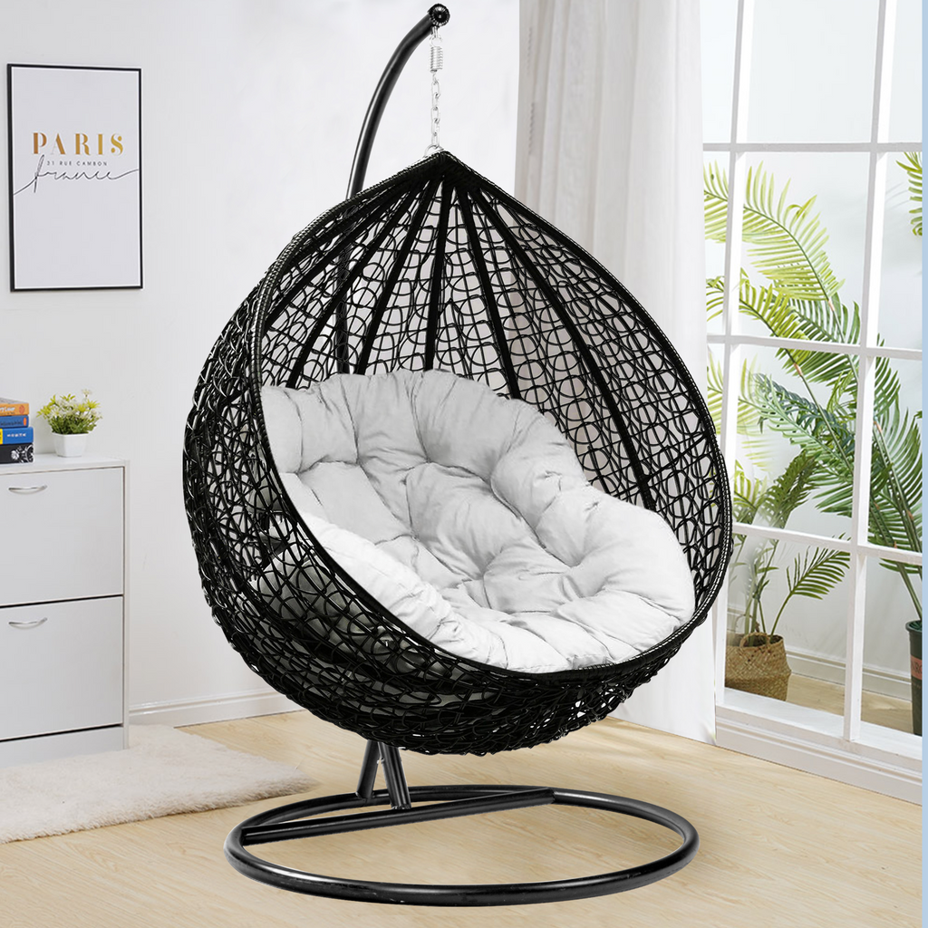 Gemütlicher hängender Eiersessel für Garten und Innenräume. 9