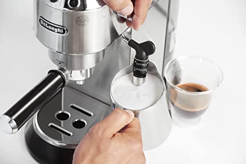 Kompakte De'Longhi Dedica Style EC 685.M Espresso Siebträgermaschine in Silber. 3