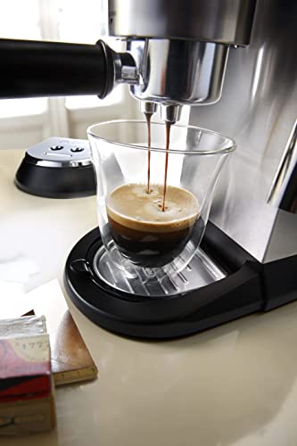 Kompakte De'Longhi Dedica Style EC 685.M Espresso Siebträgermaschine in Silber. 4