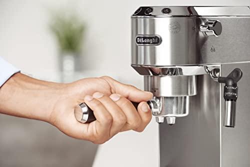 Kompakte De'Longhi Dedica Style EC 685.M Espresso Siebträgermaschine in Silber. 5