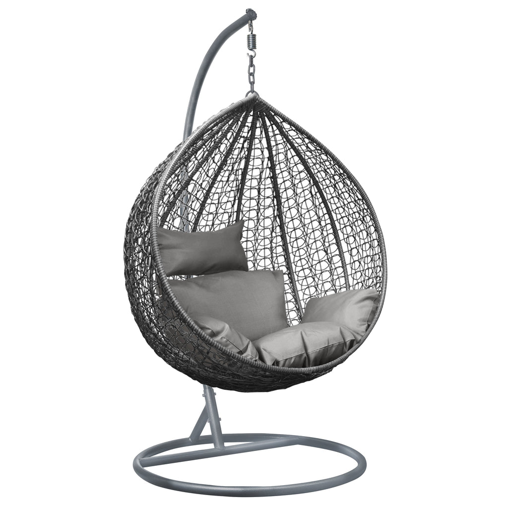 Grauer Rattan Eierstuhl für Garten und Wohnzimmer.