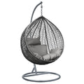 Grauer Rattan Eierstuhl für Garten und Wohnzimmer.