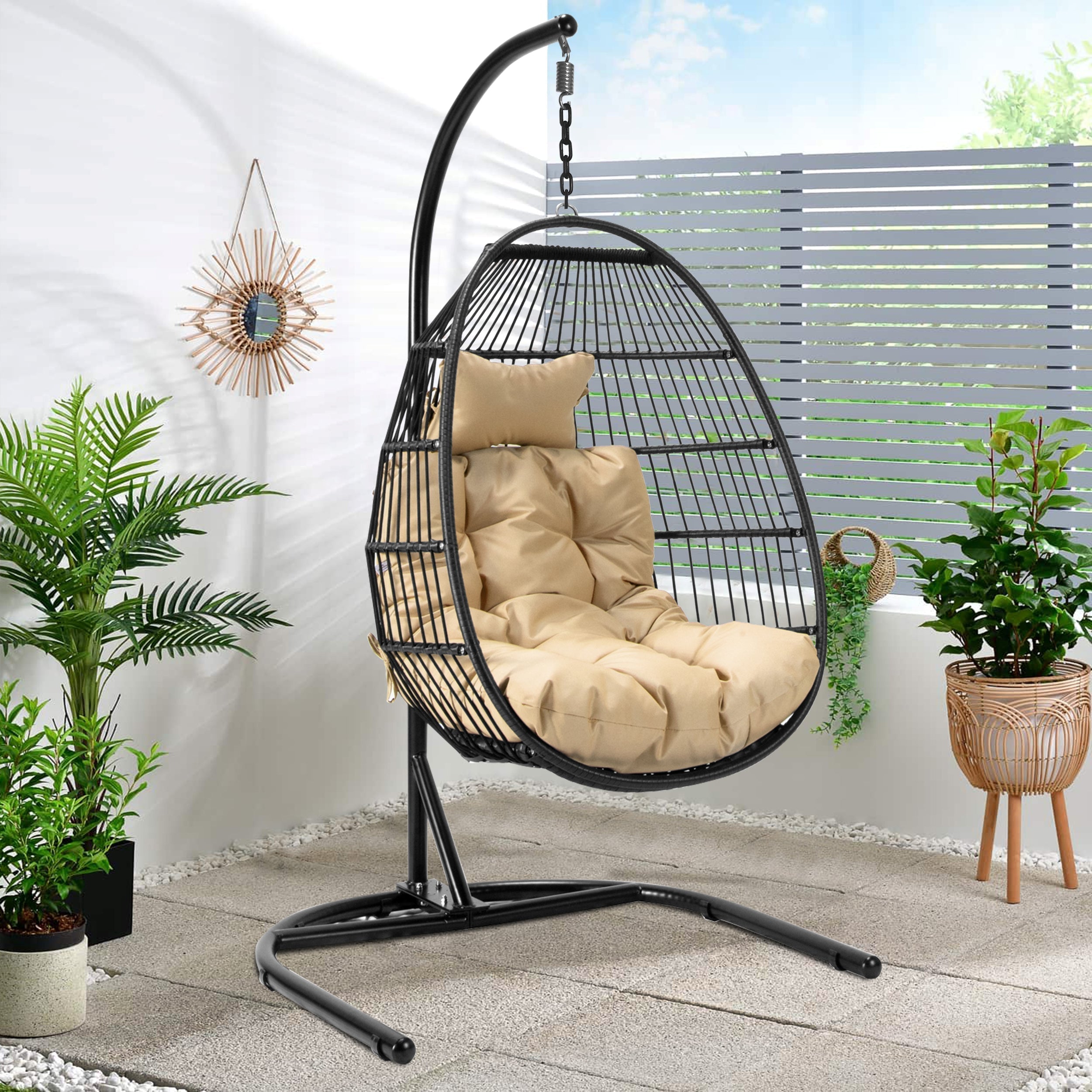 Luxuriöser hängender Eierstuhl aus Rattan für den Garten. 2