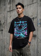 T-Shirt Streetwear "Tokyo Underpass" — Schwarz Oversize Oversize Streetwear T-Shirt – Detailansicht | StilWerk